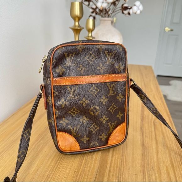 ✅AUTHENTIC✅LOUIS VUITTON DANUBE CROSSBODY BAG - Picture 3 of 16